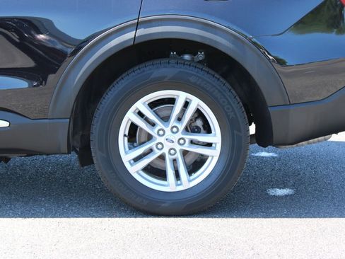 Used 2023 Ford Explorer XLT AWD/4WD image 17
