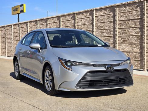 Used 2023 Toyota Corolla LE image 3