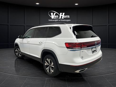 Used 2024 Volkswagen Atlas SE AWD/4WD image 5