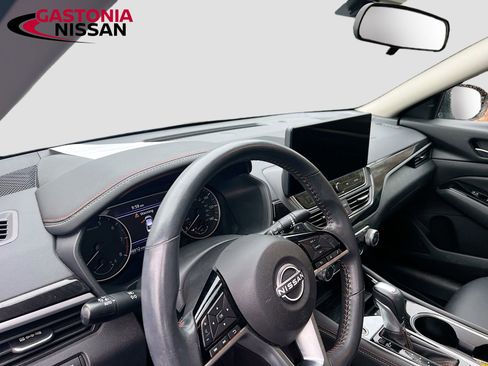 Used 2024 Nissan Altima 2.5 SR w/ SR Premium Package image 11