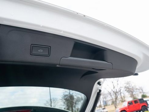 Used 2023 Volkswagen Atlas Cross Sport SE image 36