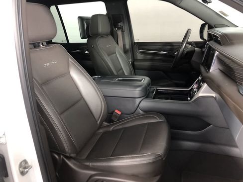 Used 2022 GMC Yukon Denali w/ Denali Premium Package image 21