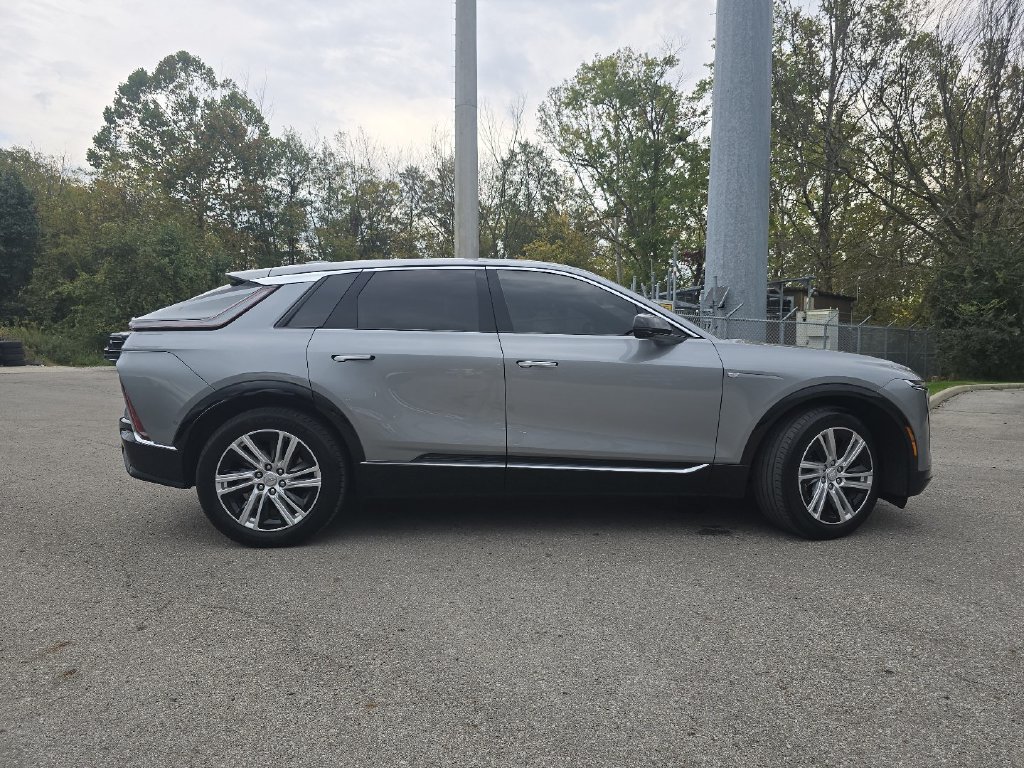 Used 2024 Cadillac Lyriq Tech w/ Driver Assist Package AWD/4WD image 17
