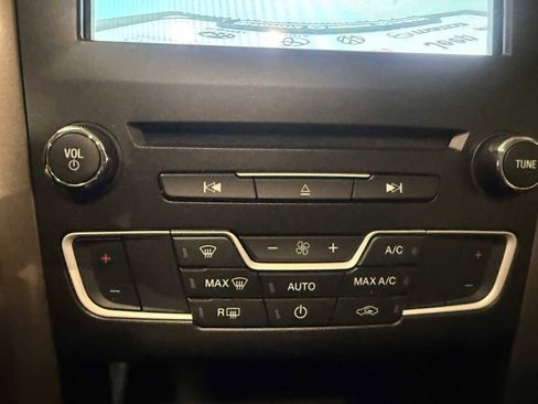 Used 2017 Ford Fusion SE w/ Fusion SE Technology Package image 33