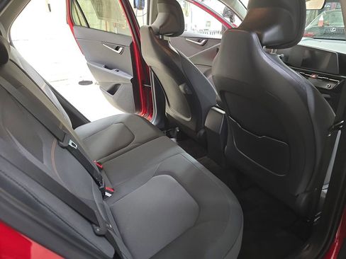 Used 2024 Kia Niro LX image 13