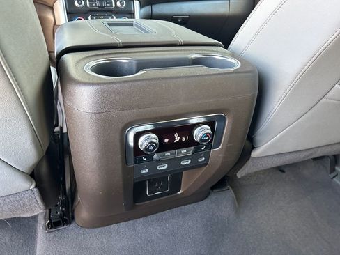 Used 2022 GMC Yukon SLT w/ SLT Premium Package image 45