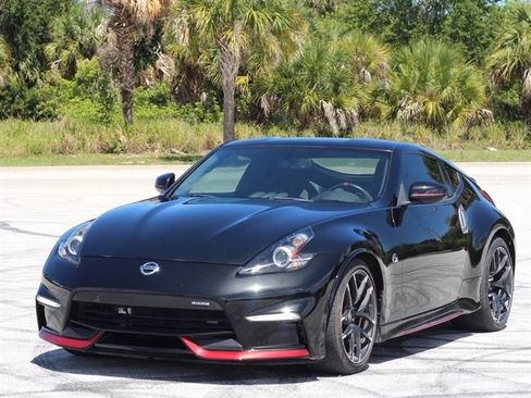Used 2020 Nissan 370Z NISMO RWD image 9