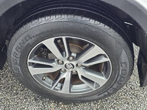 Used 2018 Toyota RAV4 XLE w/ Plus Extra Value Package FWD image 29