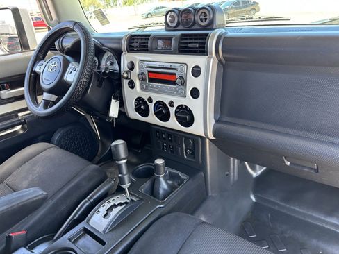 Used 2012 Toyota FJ Cruiser 4WD w/ Upgrade Pkg image 11