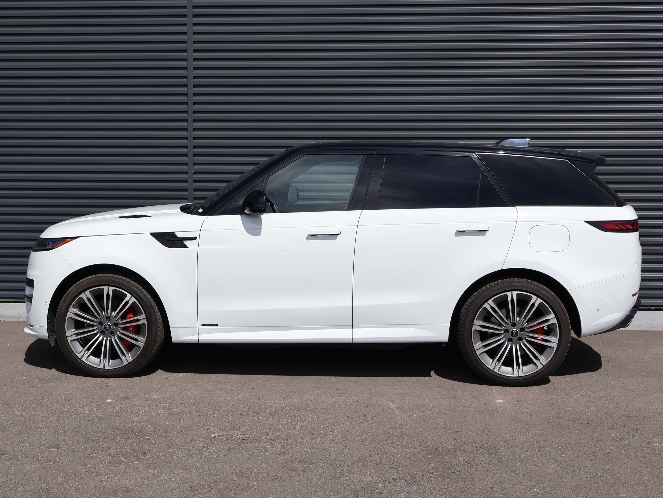 Used 2023 Land Rover Range Rover Sport Autobiography AWD/4WD image 2