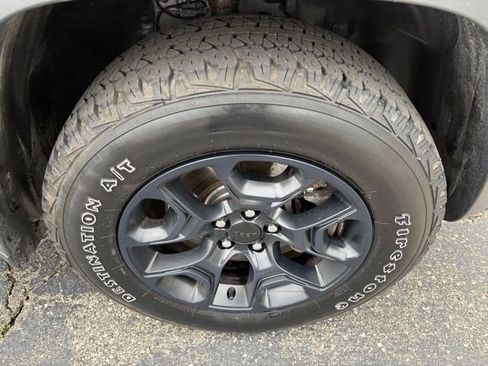 Used 2022 Jeep Cherokee Trailhawk w/ Trailhawk Elite Value Package AWD/4WD image 20