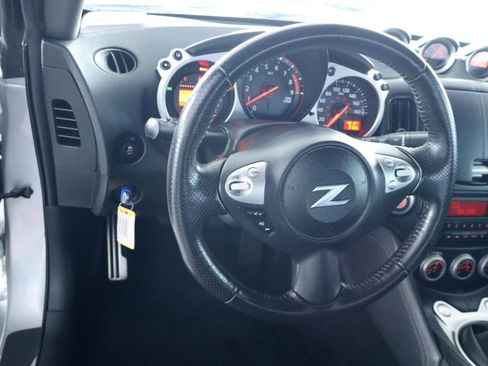 Used 2019 Nissan 370Z Coupe RWD image 16