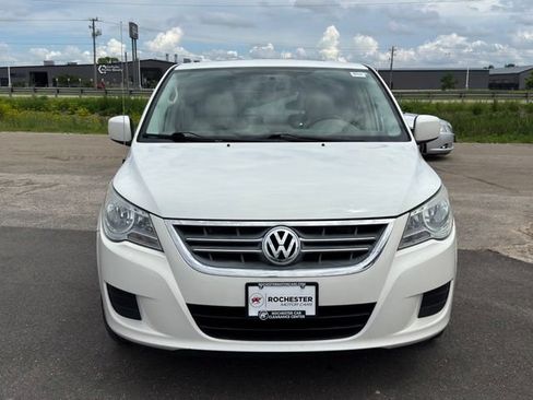 Used 2010 Volkswagen Routan SEL FWD image 34