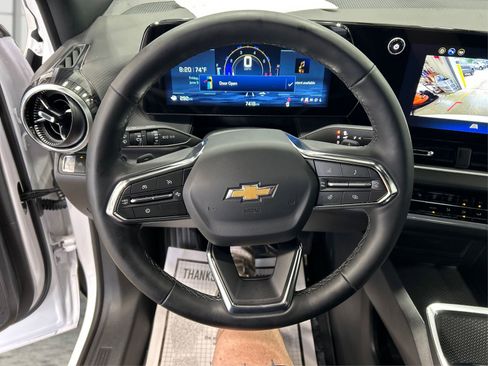 Used 2026 Chevrolet Equinox LT FWD image 16