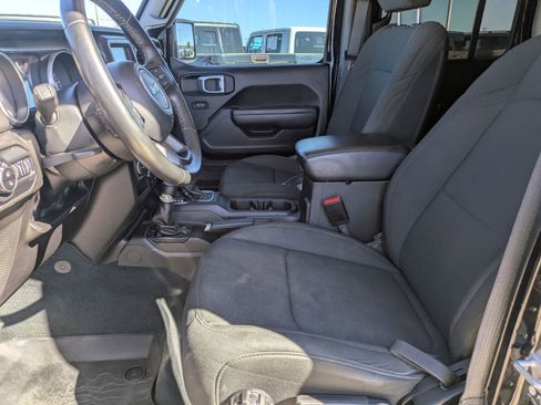 Used 2022 Jeep Gladiator Willys image 11