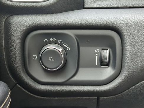 Used 2024 RAM 1500 Laramie image 29