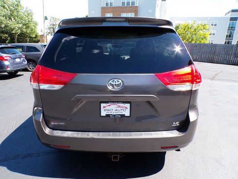 Used 2012 Toyota Sienna LE AWD/4WD image 4