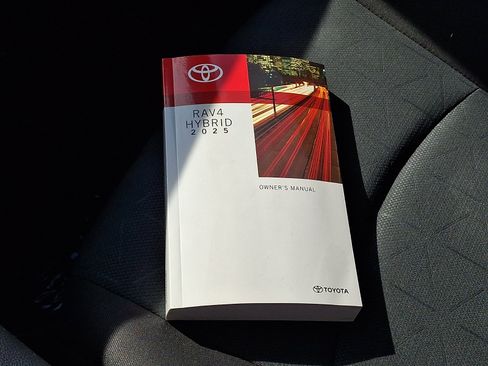 Used 2025 Toyota RAV4 XLE AWD/4WD image 26