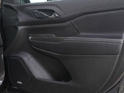 Used 2019 GMC Acadia SLT w/ LPO, Floor Liner Package image 9