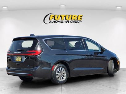 Used 2023 Chrysler Pacifica Touring-L