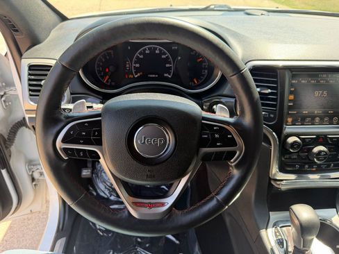 Used 2017 Jeep Grand Cherokee Trailhawk AWD/4WD image 17