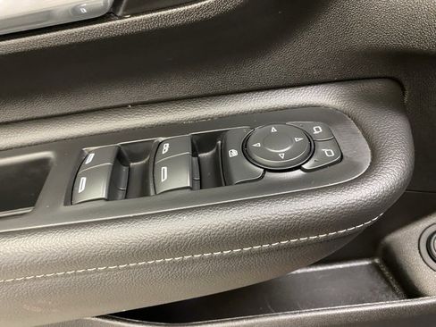 Used 2024 GMC Terrain SLT image 25