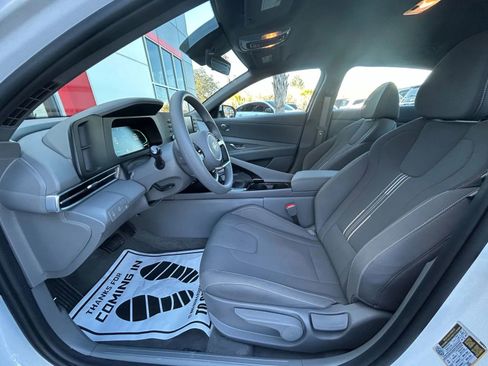 Used 2026 Hyundai Elantra Hybrid image 10