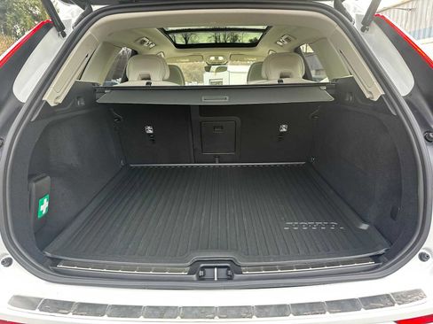 Used 2025 Volvo XC60 B5 Plus w/ Protection Package Premier image 14