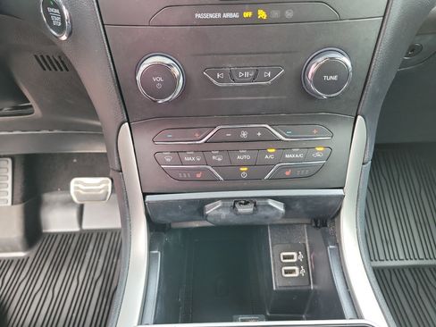 Used 2020 Ford Edge ST-Line w/ Cold Weather Package image 11