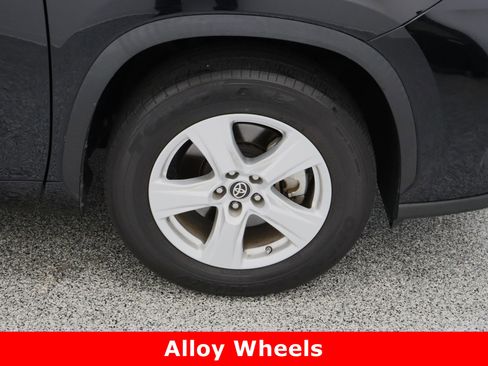 Used 2023 Toyota Highlander LE image 5