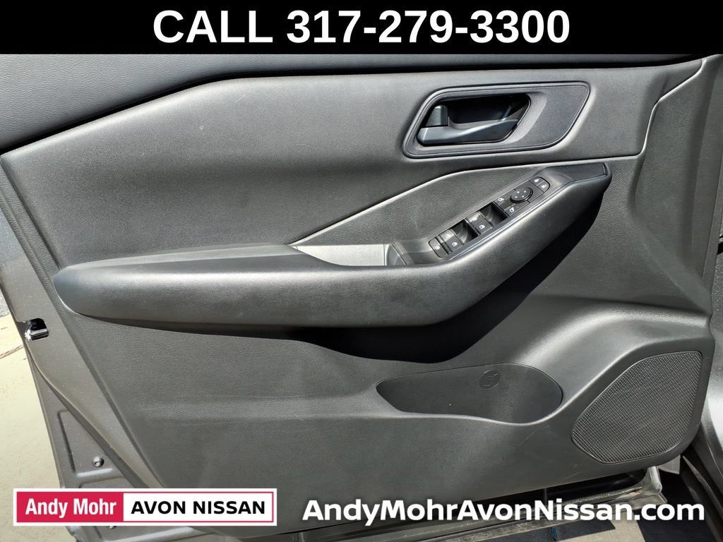 Used 2024 Nissan Rogue S AWD/4WD image 15