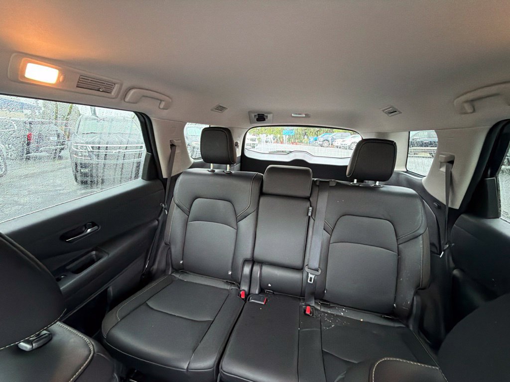 Used 2026 Nissan Pathfinder SL FWD image 9