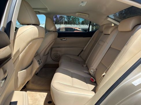Used 2013 Lexus ES 350 w/ Luxury Pkg FWD image 12