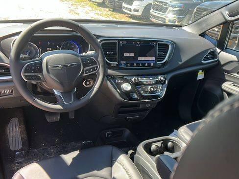 New 2026 Chrysler Voyager LX image 21