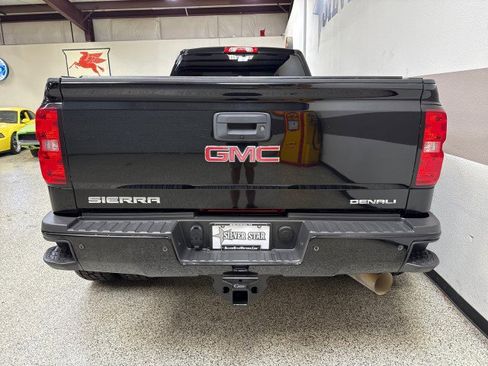 Used 2018 GMC Sierra 3500 Denali w/ Duramax Plus Package image 8
