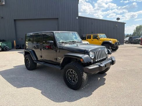 Used 2016 Jeep Wrangler Unlimited Sahara w/ Connectivity Group AWD/4WD image 7