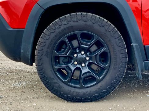 Used 2021 Jeep Cherokee Trailhawk image 15