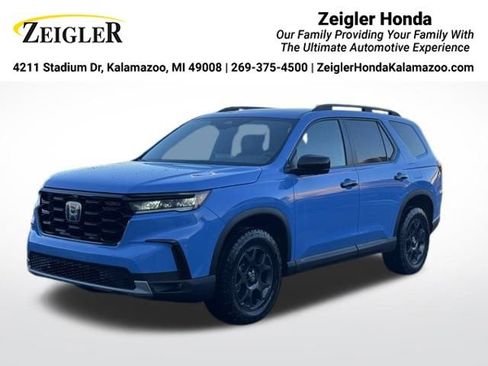 New 2025 Honda Pilot TrailSport image 1