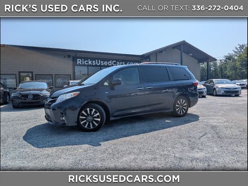 Used 2020 Toyota Sienna XLE Premium AWD/4WD image 1