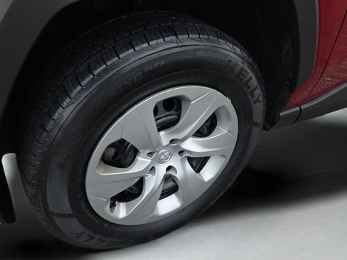 Used 2020 Toyota RAV4 LE FWD image 28