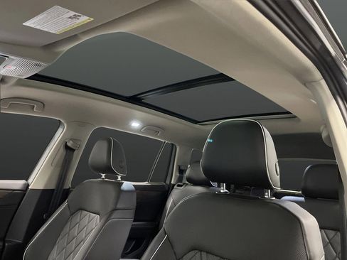 Used 2024 Volkswagen Atlas SEL Premium R-Line image 7