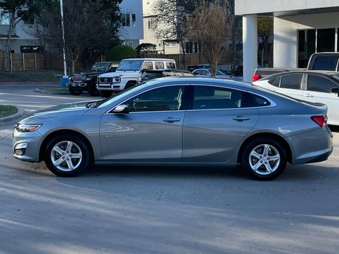 Used 2024 Chevrolet Malibu LT image 3
