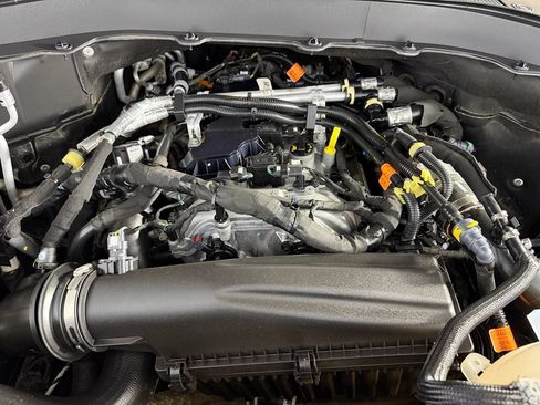 Used 2025 Ford Explorer Active RWD image 25