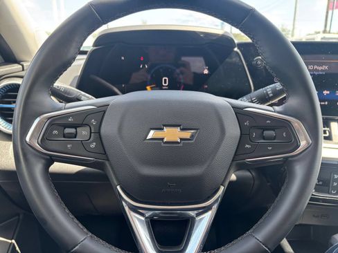 Used 2025 Chevrolet Trax LT w/ LT Convenience Package FWD image 27