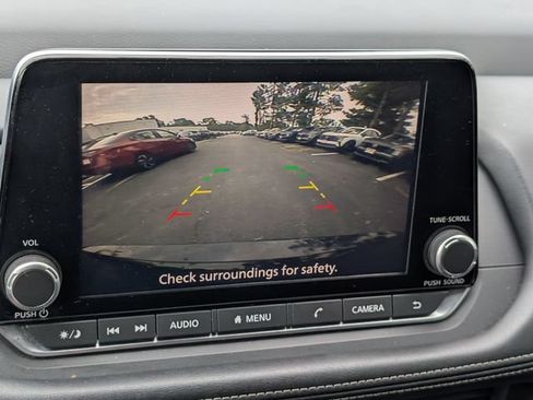 Used 2024 Nissan Rogue S FWD image 23