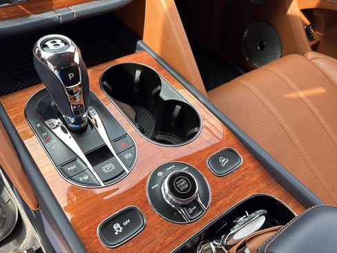 Certified 2022 Bentley Bentayga image 40