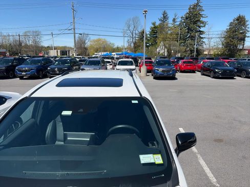 Used 2023 Toyota Sienna XSE AWD/4WD image 3