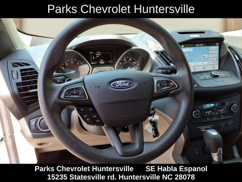Used 2017 Ford Escape SE w/ Equipment Group 201A FWD image 3