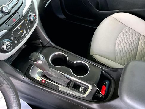 Used 2021 Chevrolet Equinox LS w/ LS Convenience Package FWD image 16