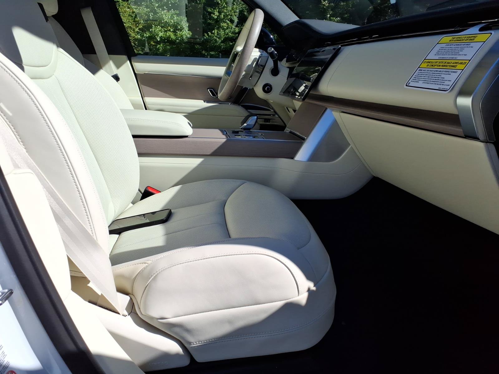 New 2027 Land Rover Range Rover Long Wheelbase SE AWD/4WD image 3